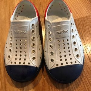 Guc boys Natives, size 6.